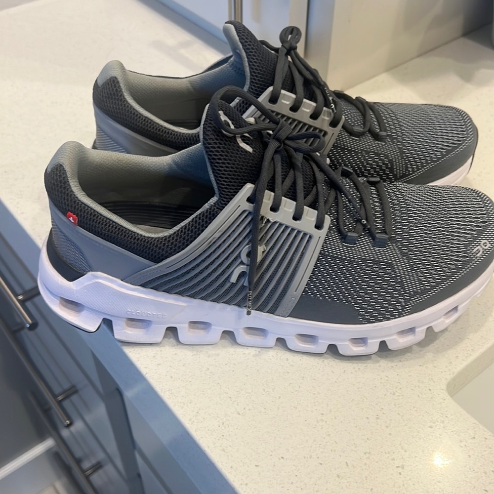 Womens 8.5 men’s 7 on running  shoe